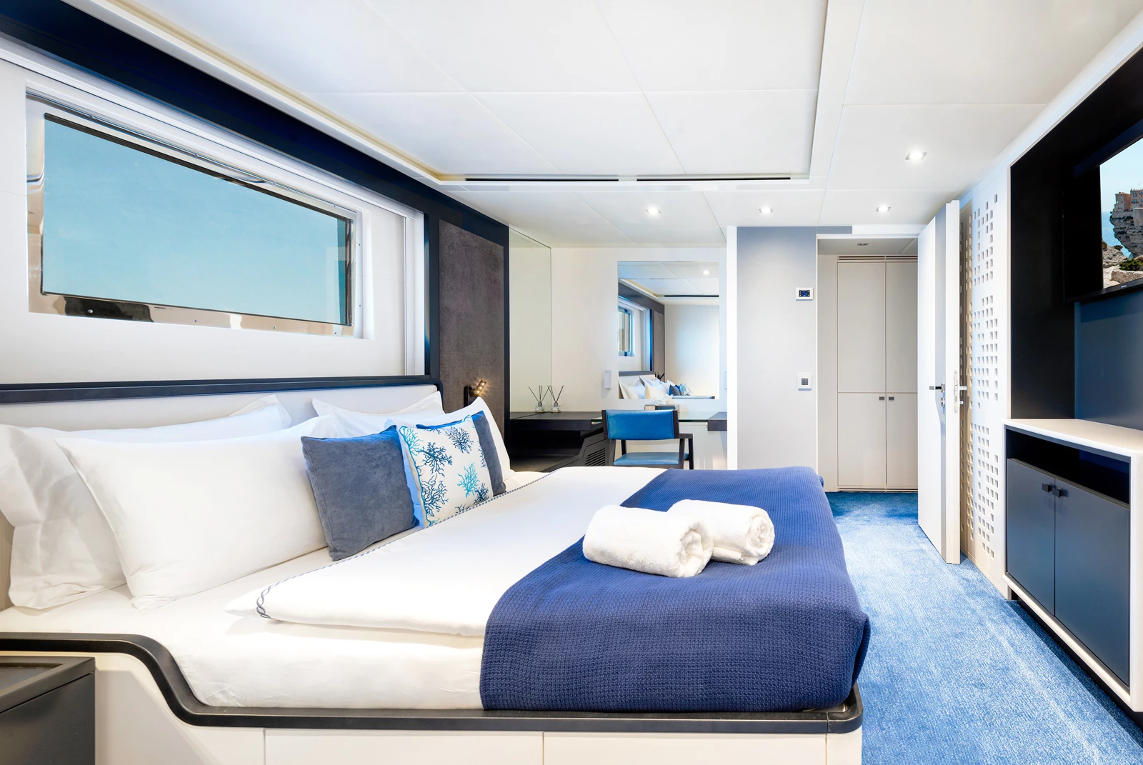 Curfew-II-32m-Mengi-Yay-Yachts-Yacht-Charter