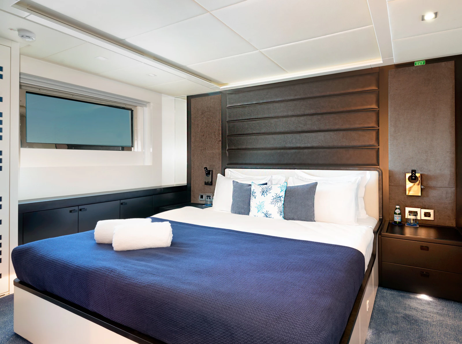 Curfew-II-32m-Mengi-Yay-Yachts-Yacht-Charter