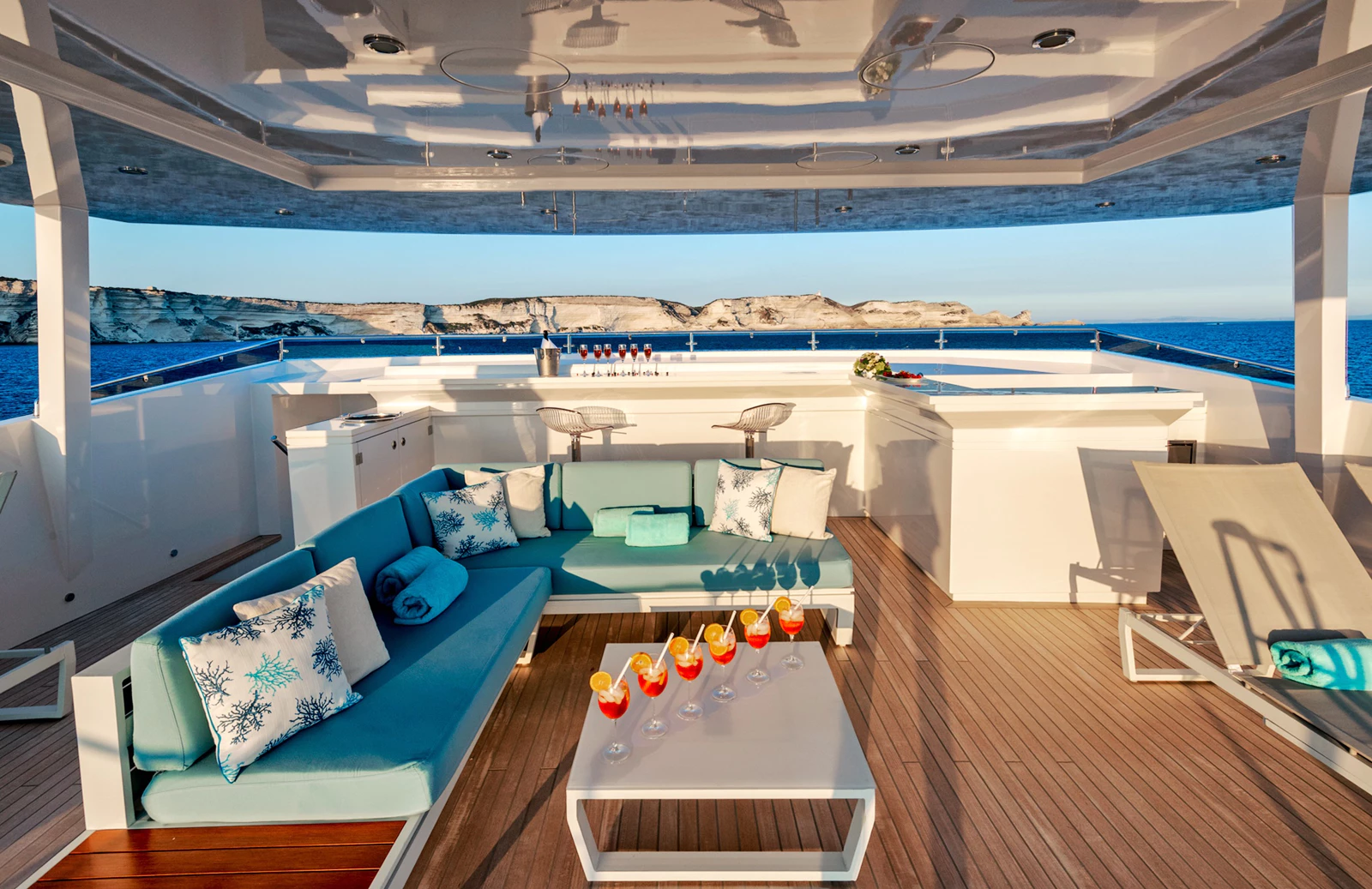 Curfew-II-32m-Mengi-Yay-Yachts-Yacht-Charter