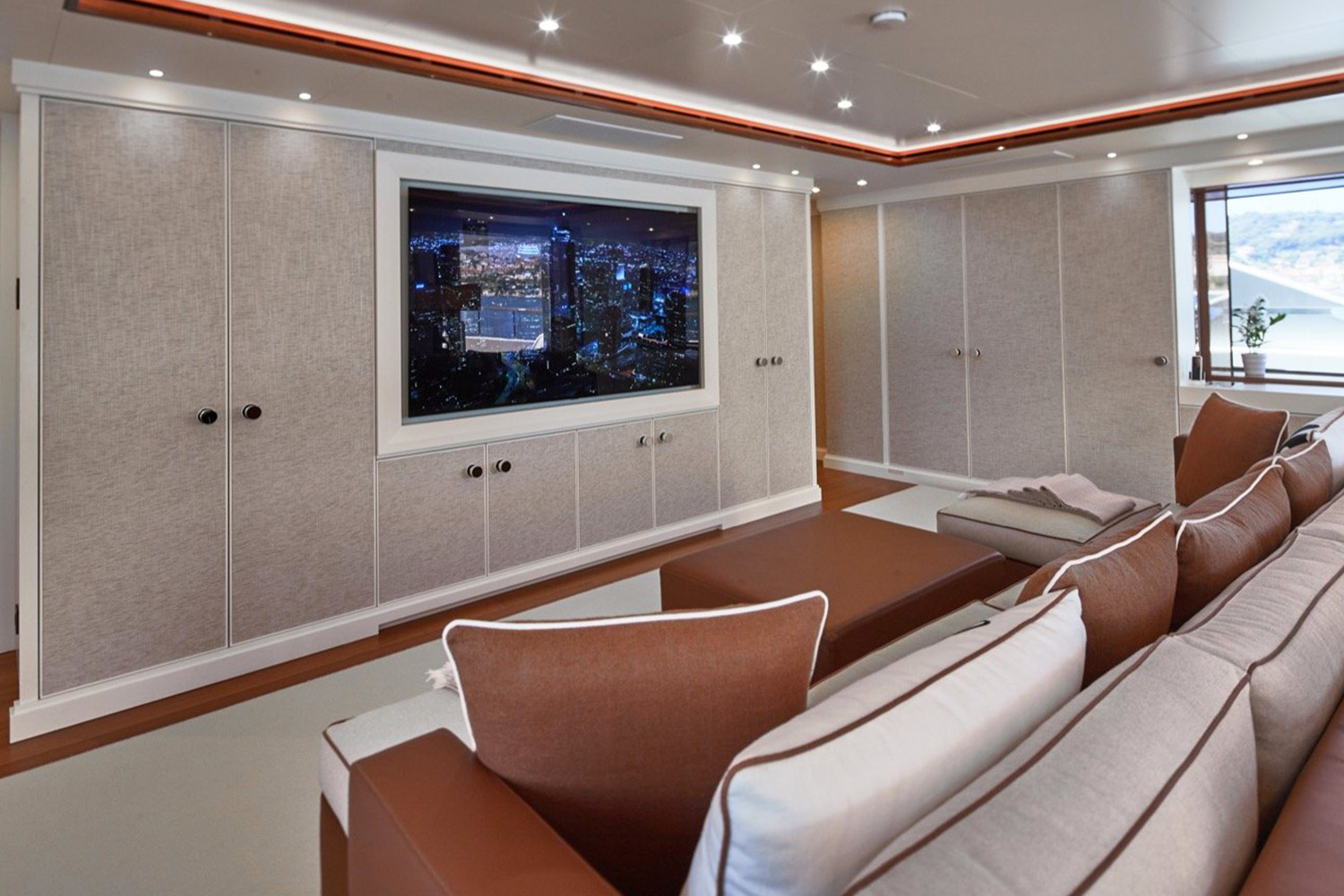 Mimtee-CRN-Ancona-Yacht-Charter