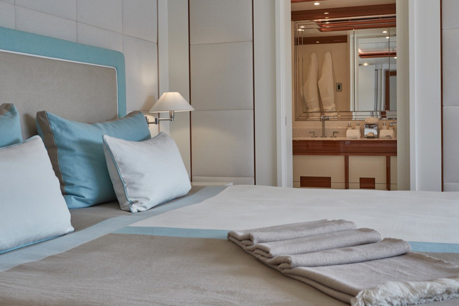 Mimtee-CRN-Ancona-Yacht-Charter