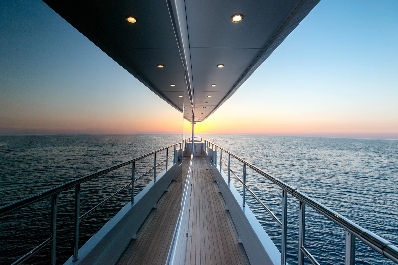 Curfew-II-32m-Mengi-Yay-Yachts-Yacht-Charter