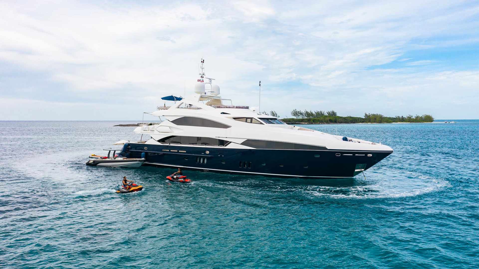 Mercy-121ft-Sunseeker-Yacht-Charter