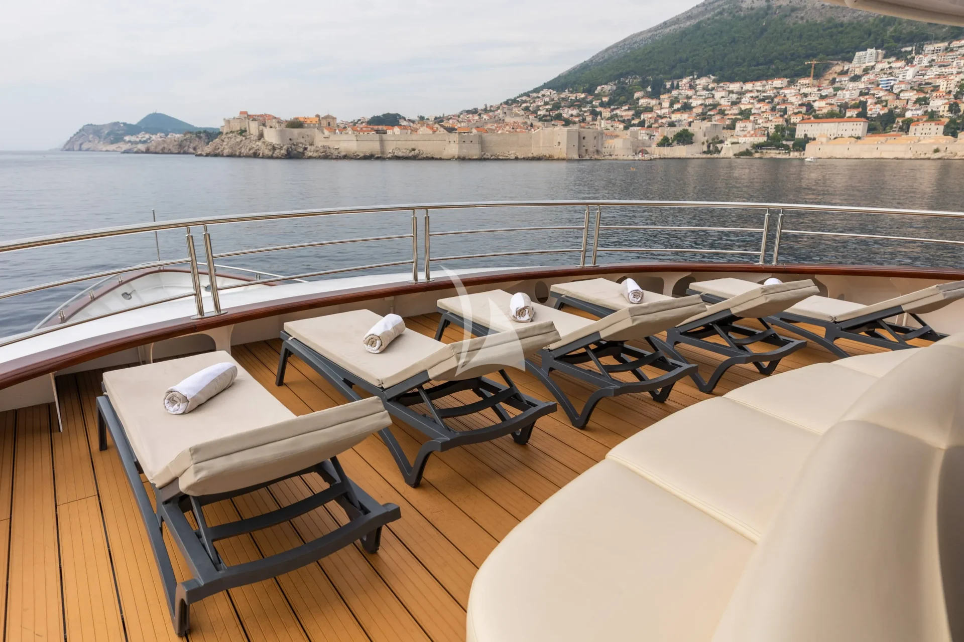 LADY ELEGANZA Charter Yacht