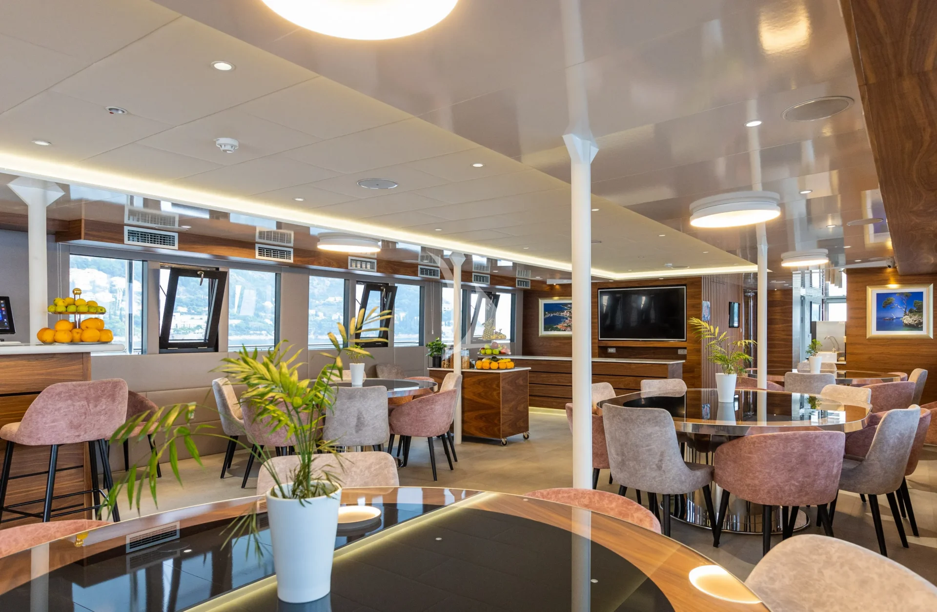 LADY ELEGANZA Charter Yacht