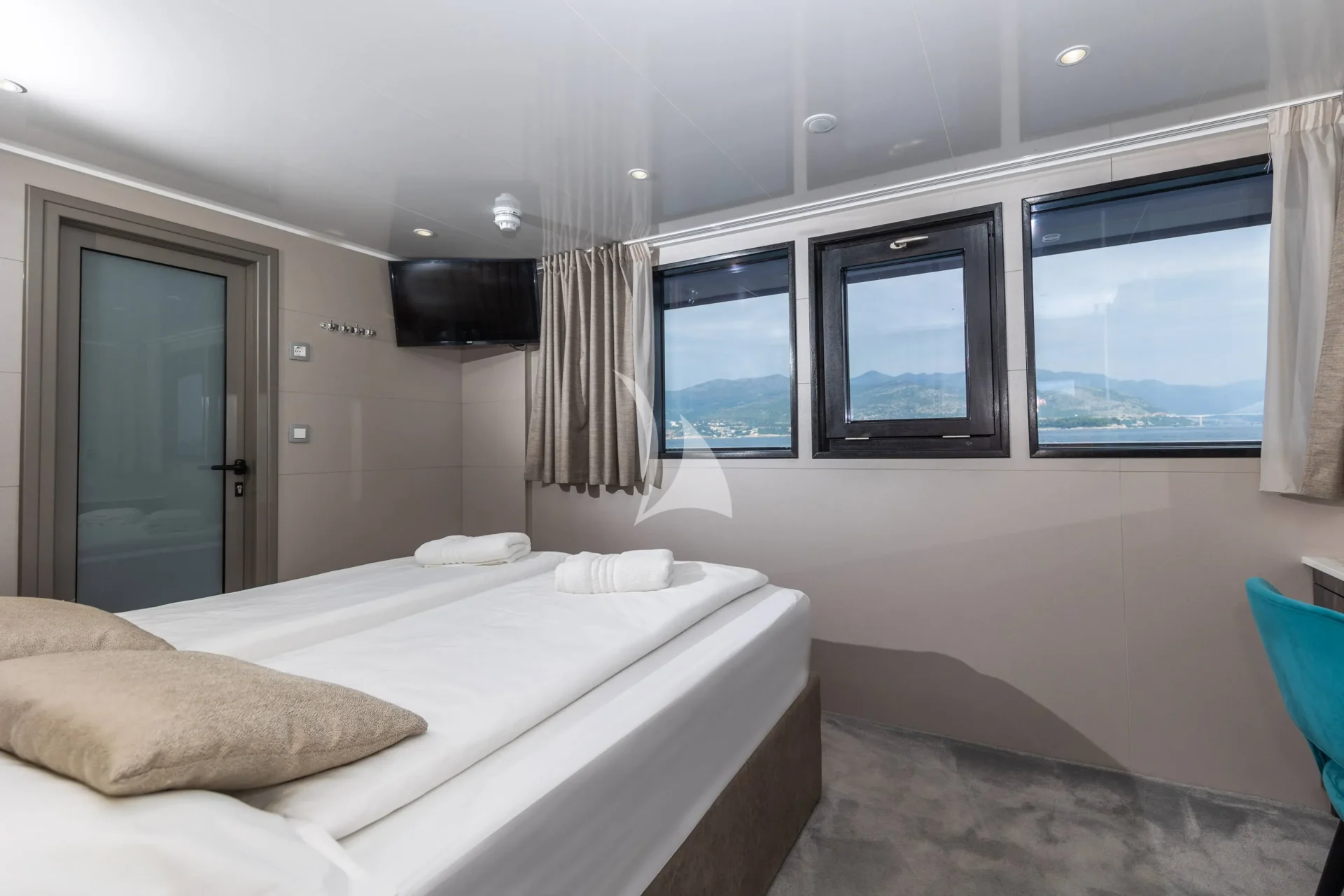 LADY ELEGANZA Charter Yacht
