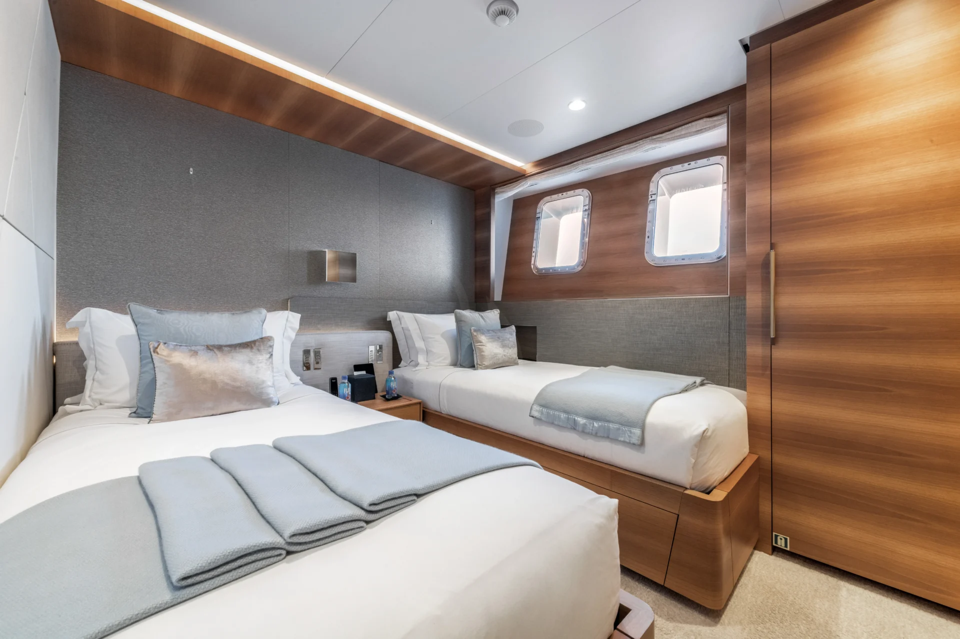MY MAYVA Charter Yacht