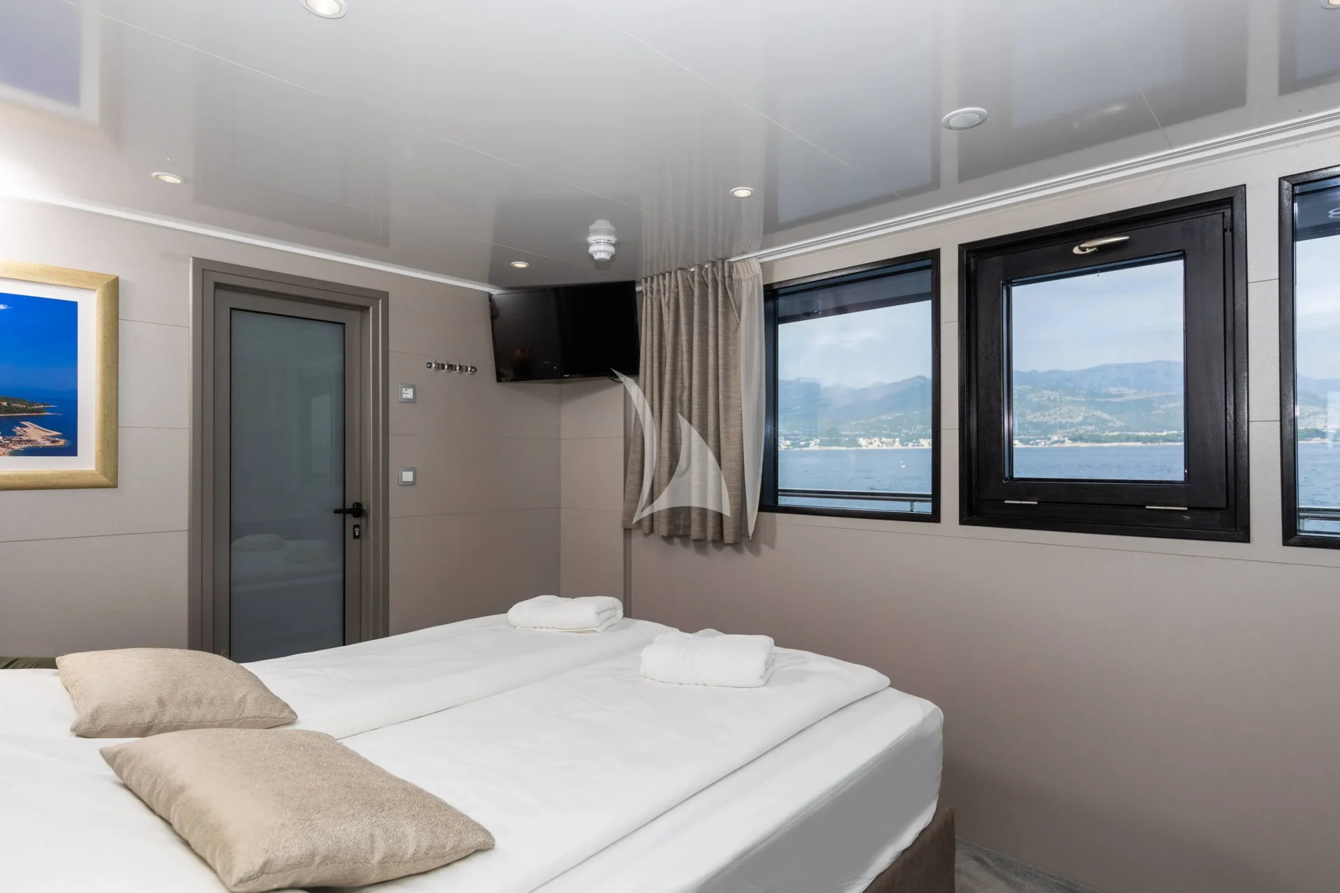 LADY ELEGANZA Charter Yacht