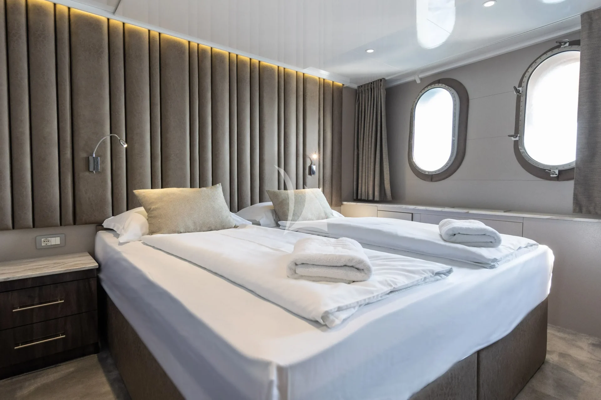 LADY ELEGANZA Charter Yacht