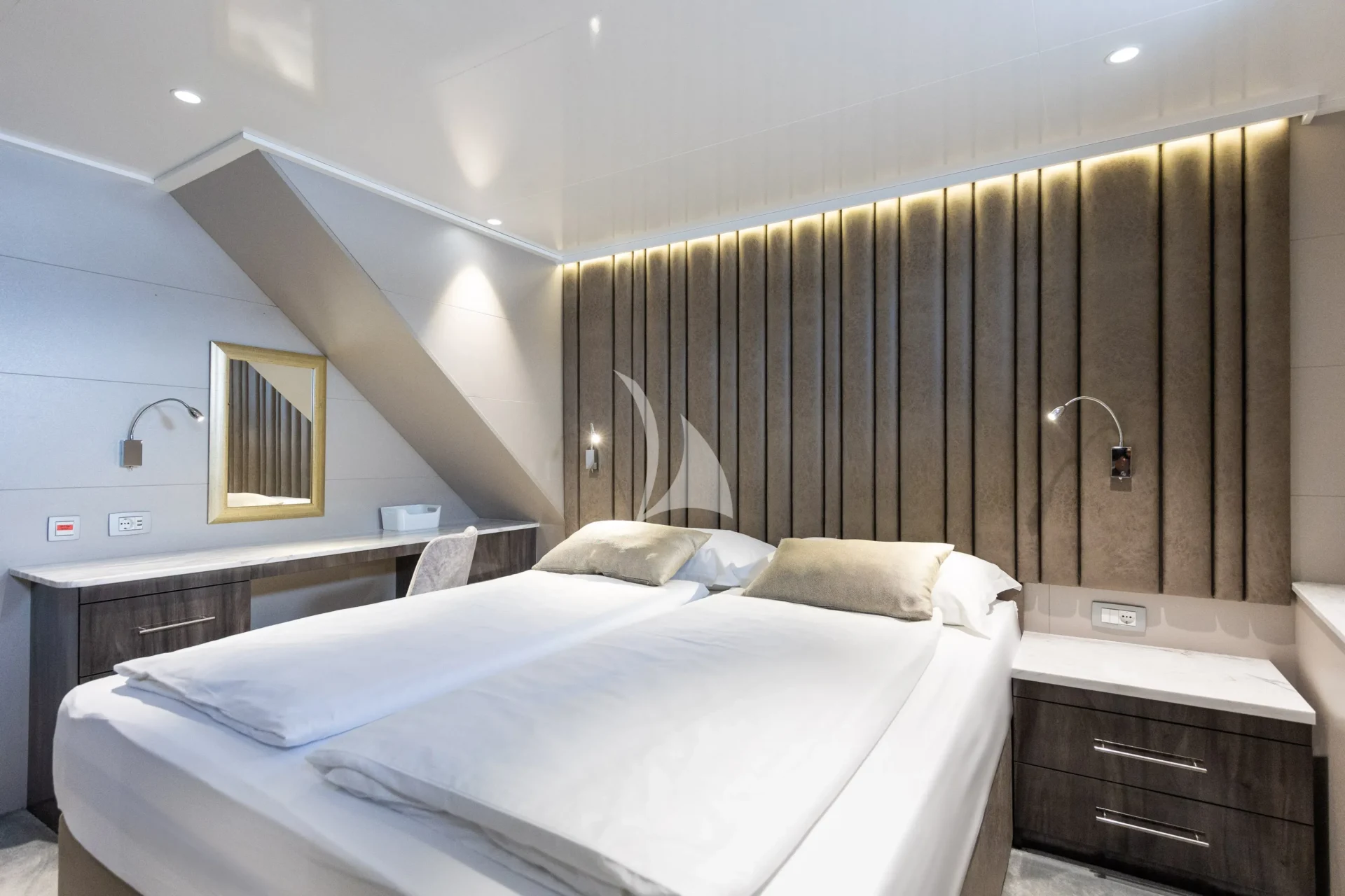 LADY ELEGANZA Charter Yacht