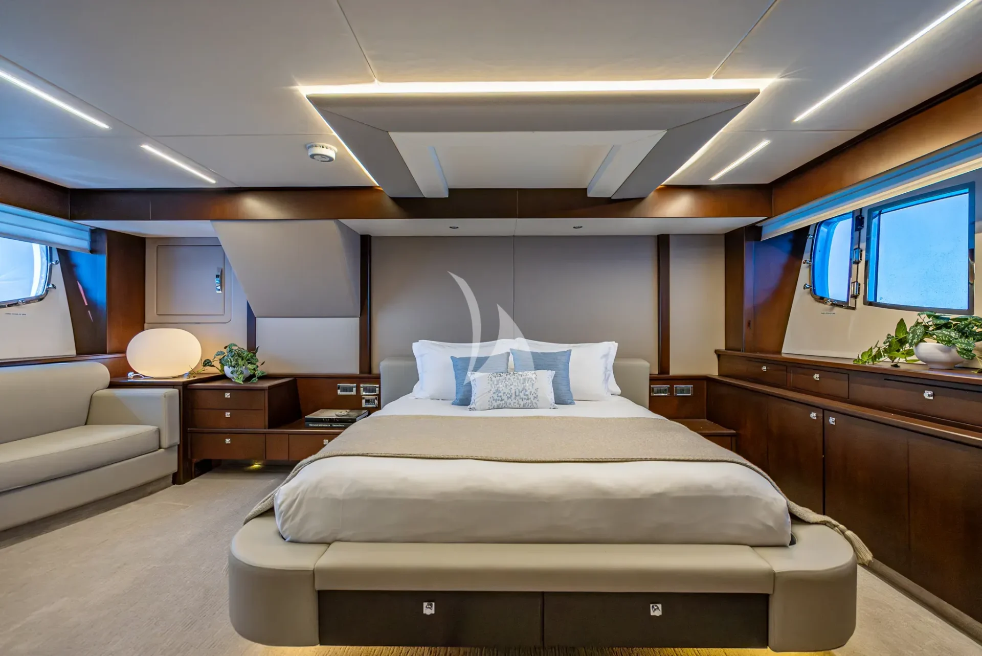 MOZZ II Charter Yacht