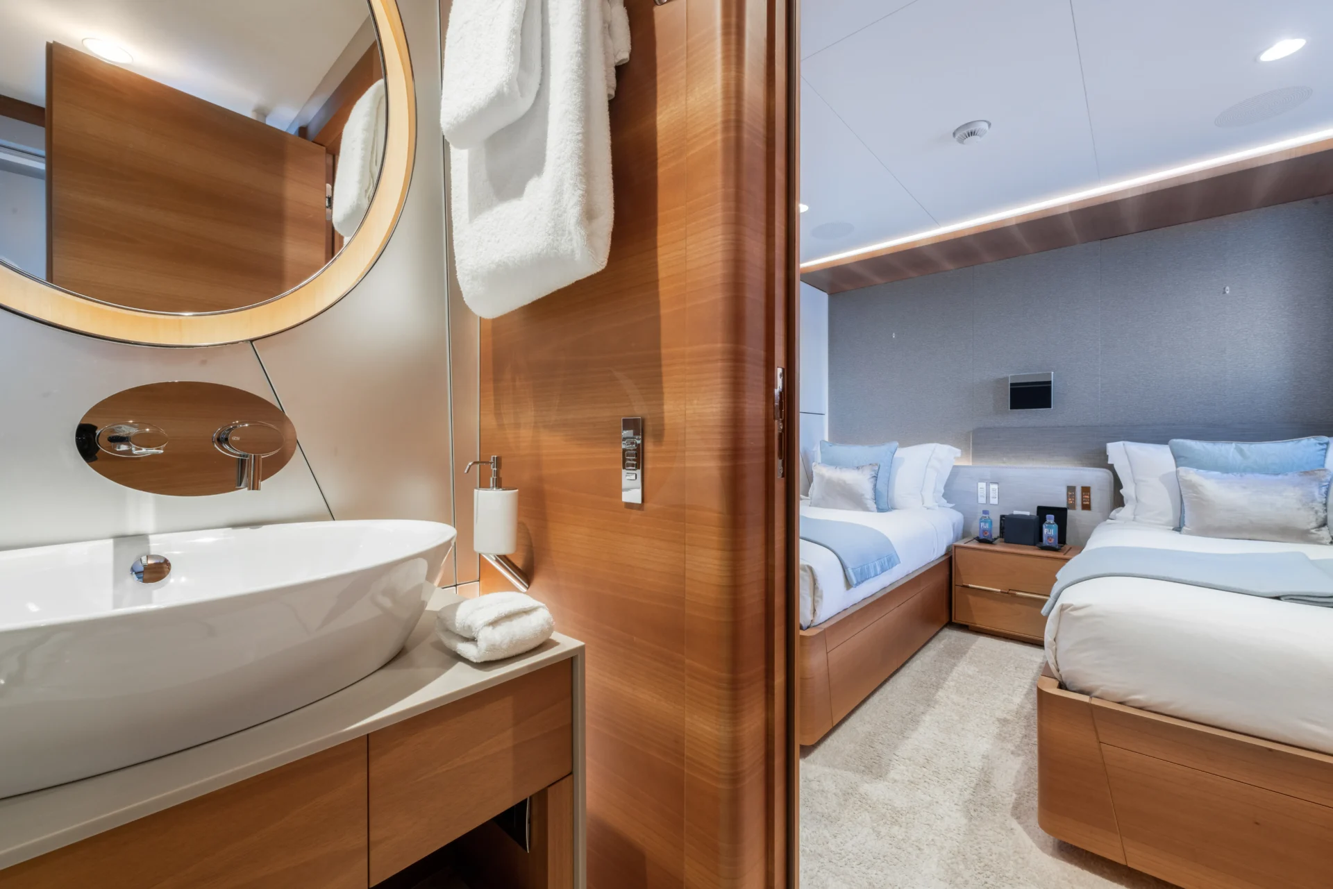 MY MAYVA Charter Yacht