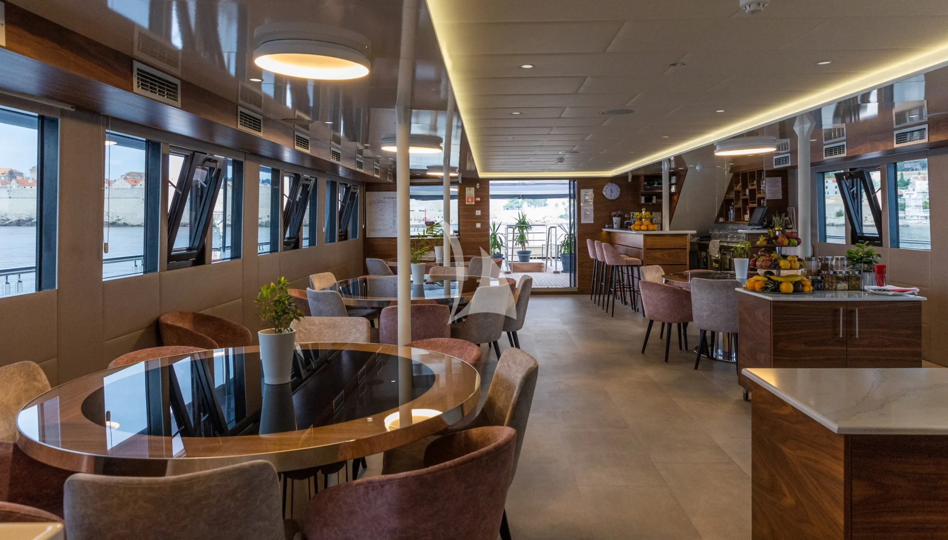 LADY ELEGANZA Charter Yacht