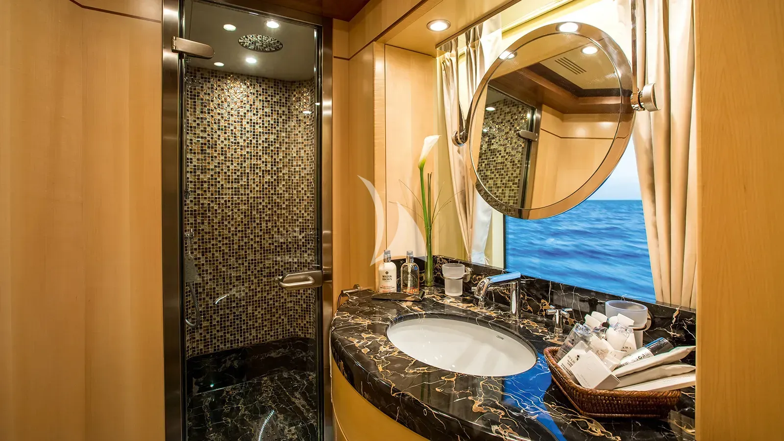 ARTHUR'S WAY Charter Yacht