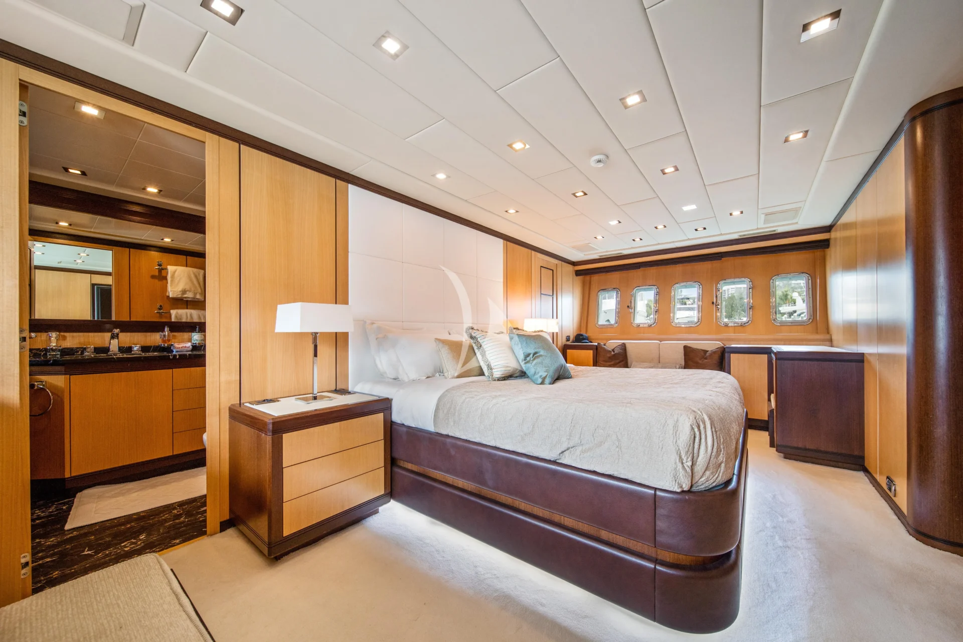 DAYA Charter Yacht