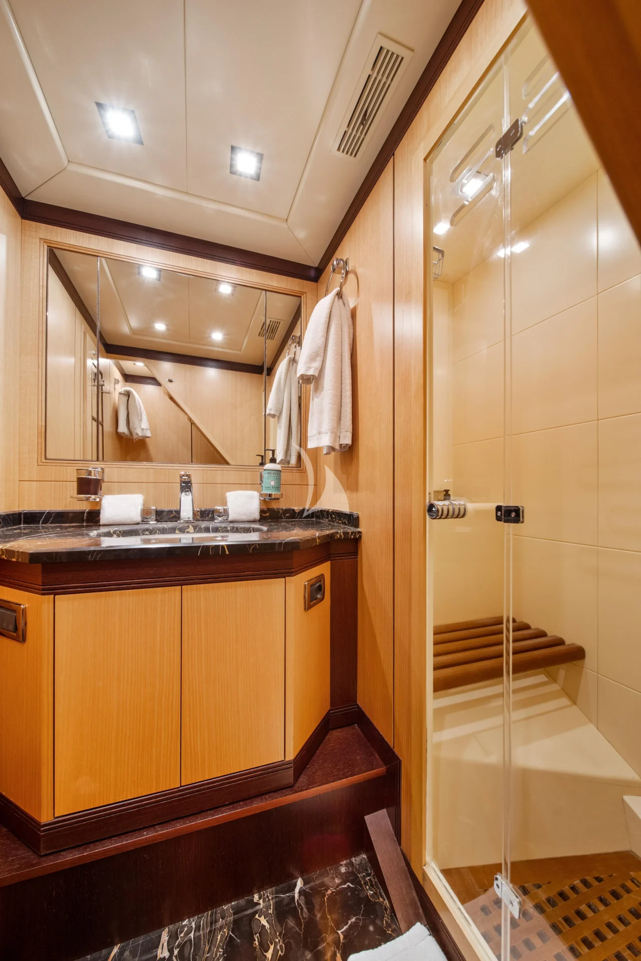 DAYA Charter Yacht