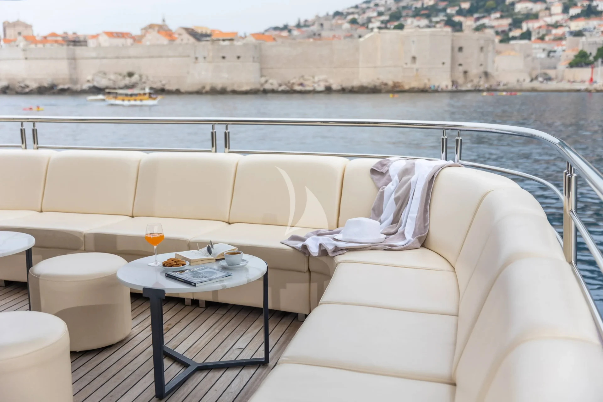 LADY ELEGANZA Charter Yacht