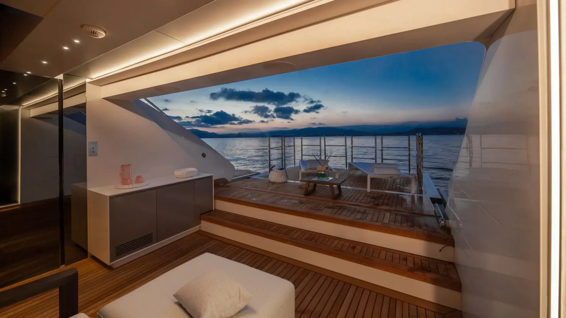 MY MAYVA Charter Yacht