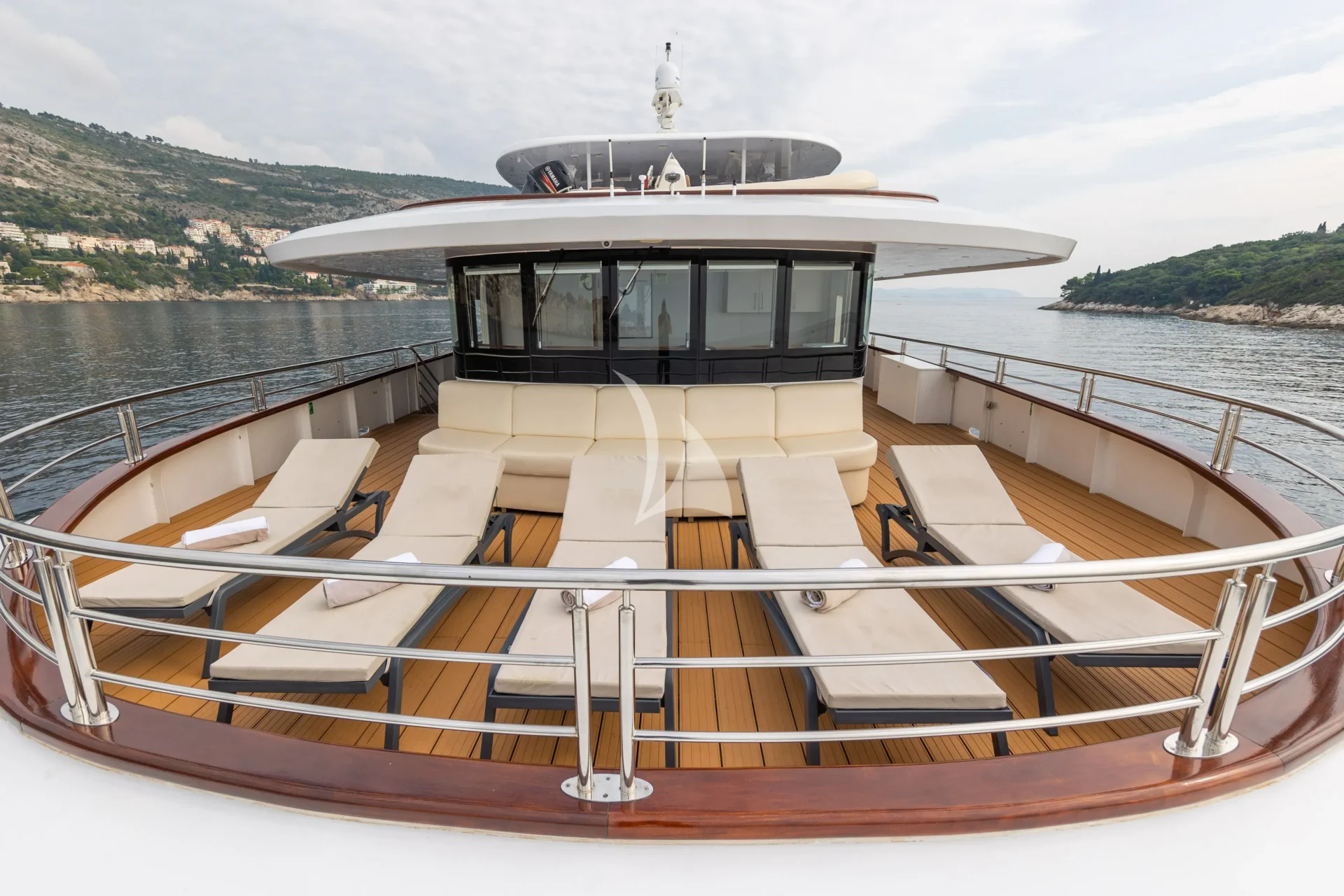LADY ELEGANZA Charter Yacht