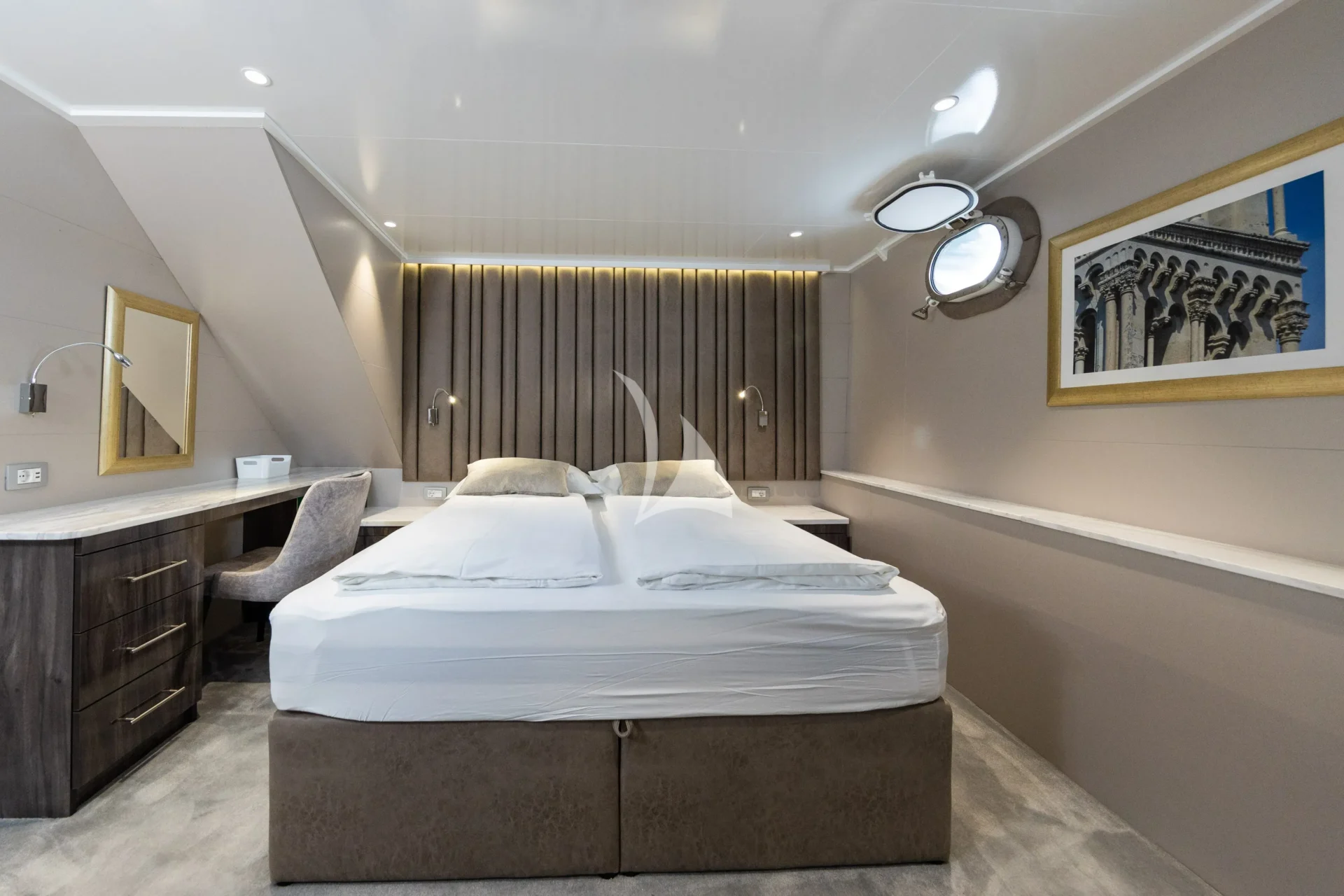 LADY ELEGANZA Charter Yacht