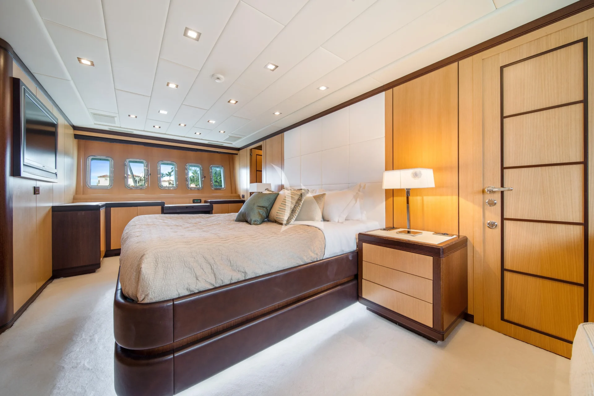 DAYA Charter Yacht