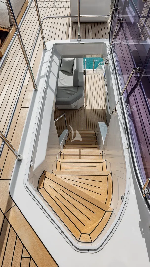 PIER PRESSURE Charter Yacht