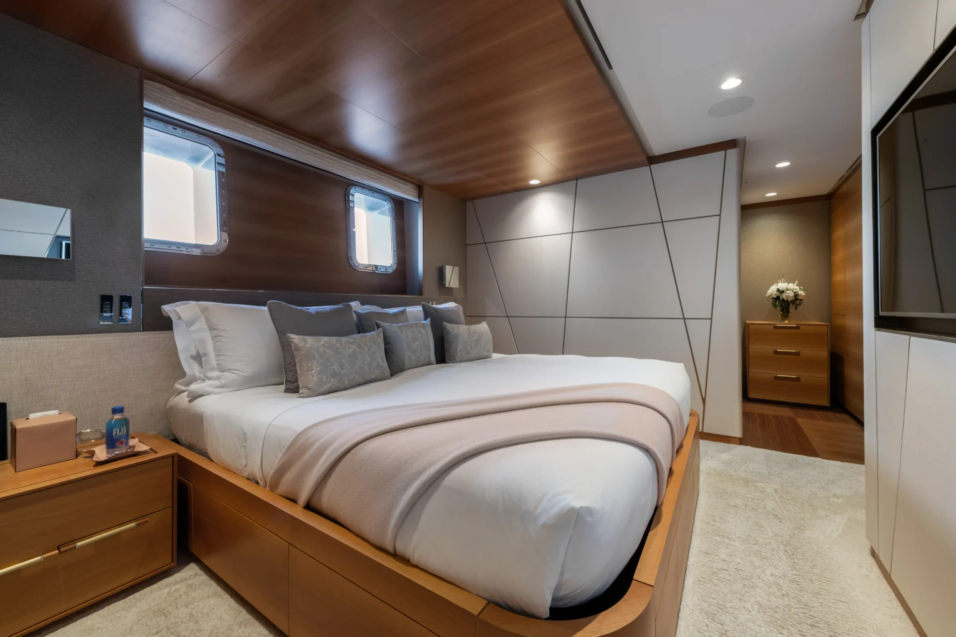 MY MAYVA Charter Yacht