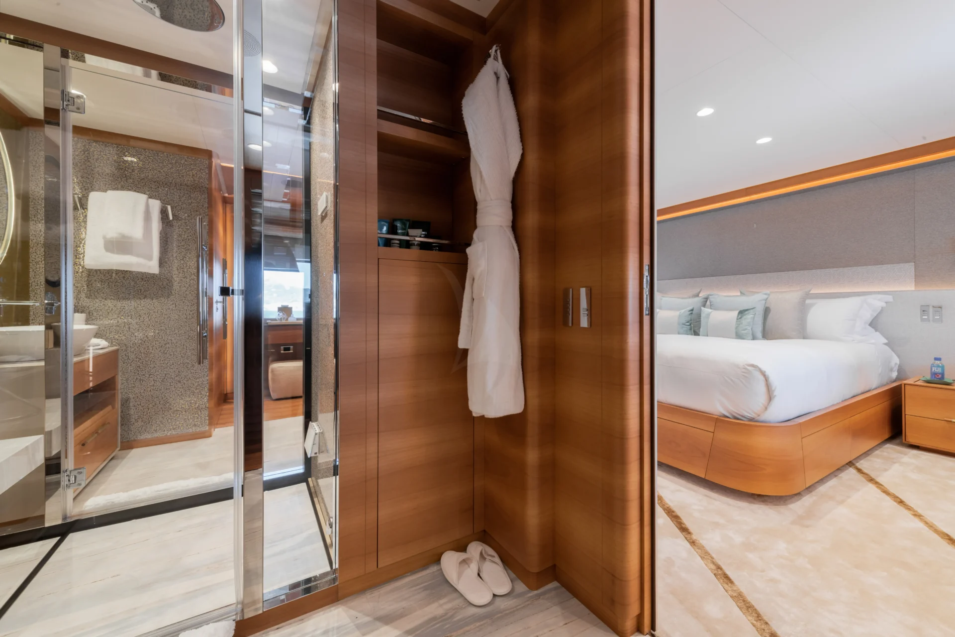 MY MAYVA Charter Yacht