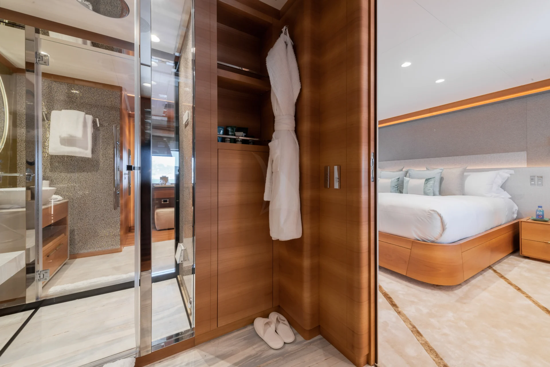 MY MAYVA Charter Yacht