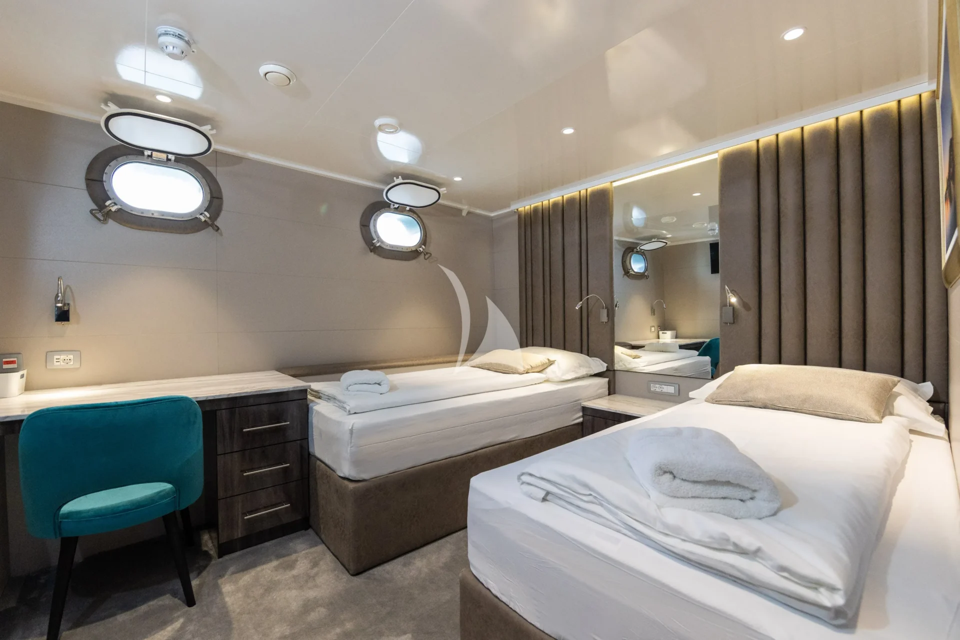 LADY ELEGANZA Charter Yacht