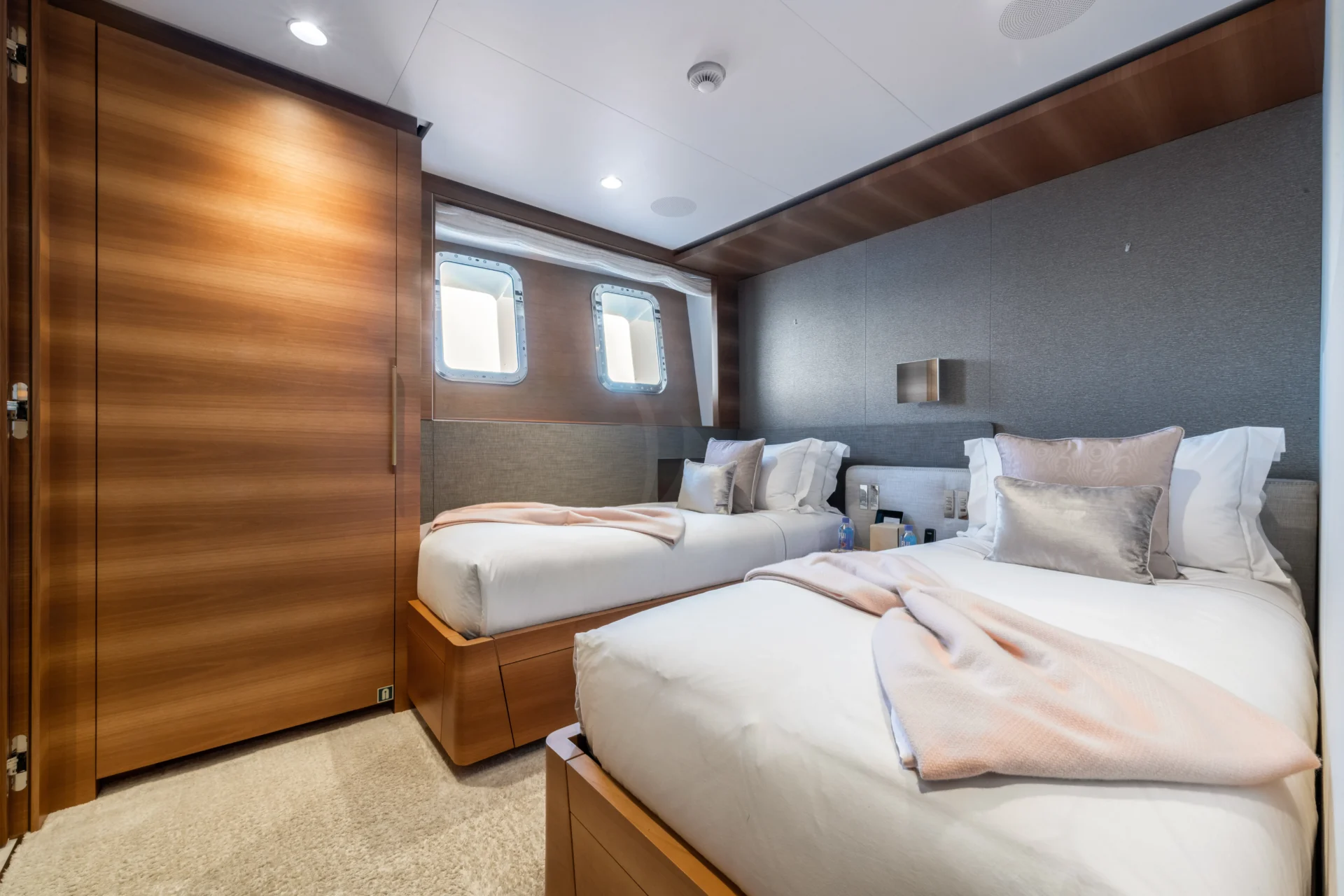 MY MAYVA Charter Yacht