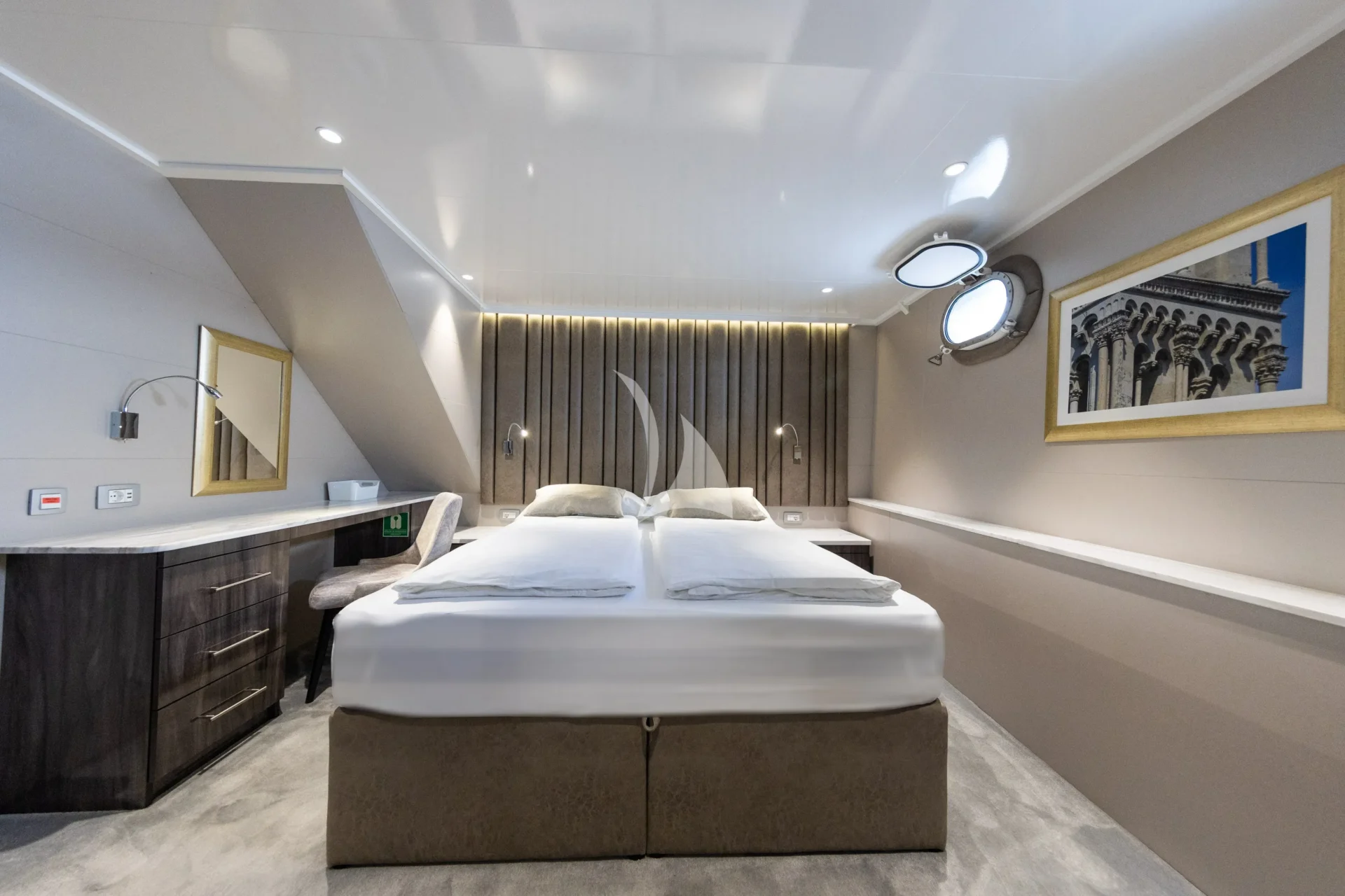 LADY ELEGANZA Charter Yacht