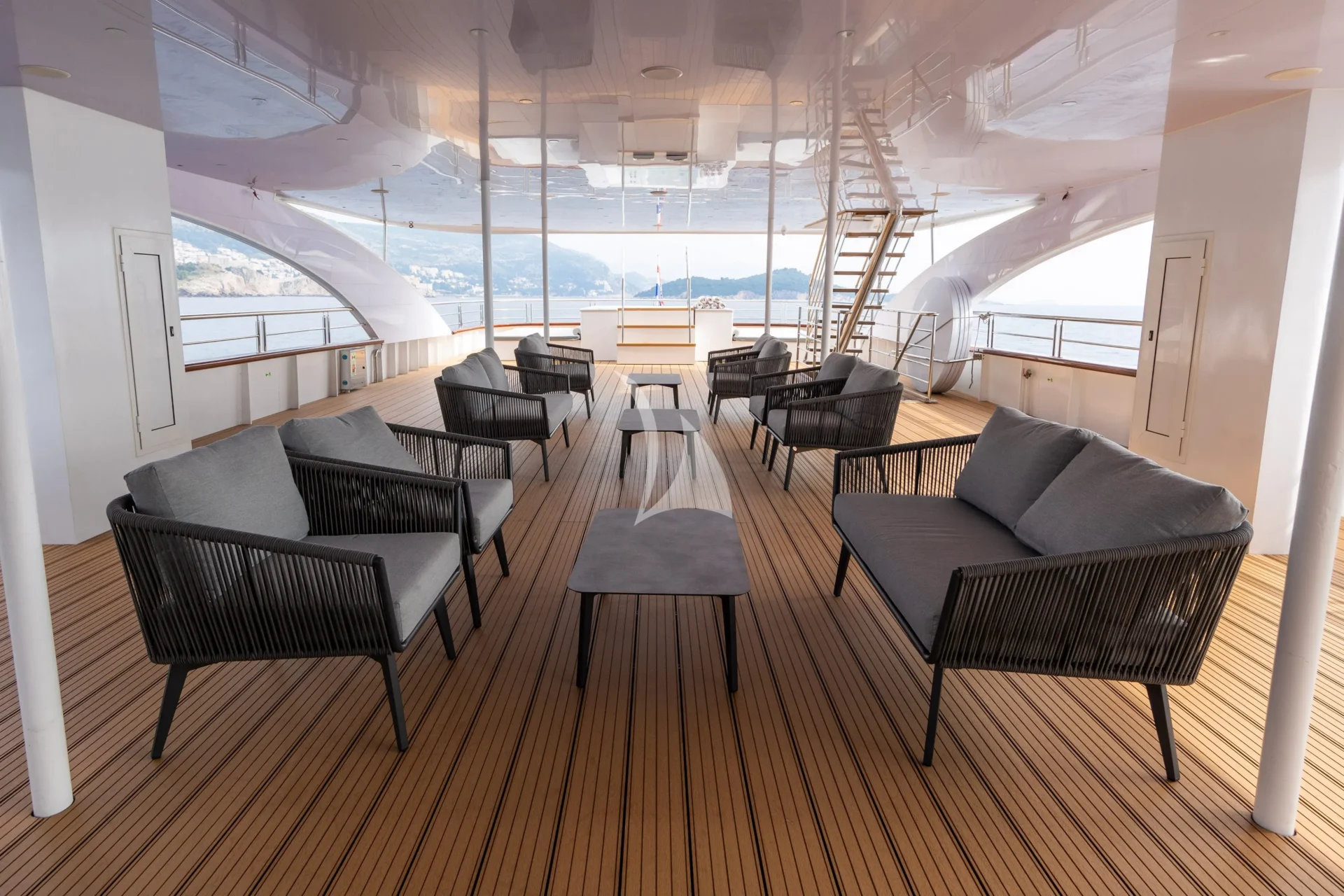 LADY ELEGANZA Charter Yacht