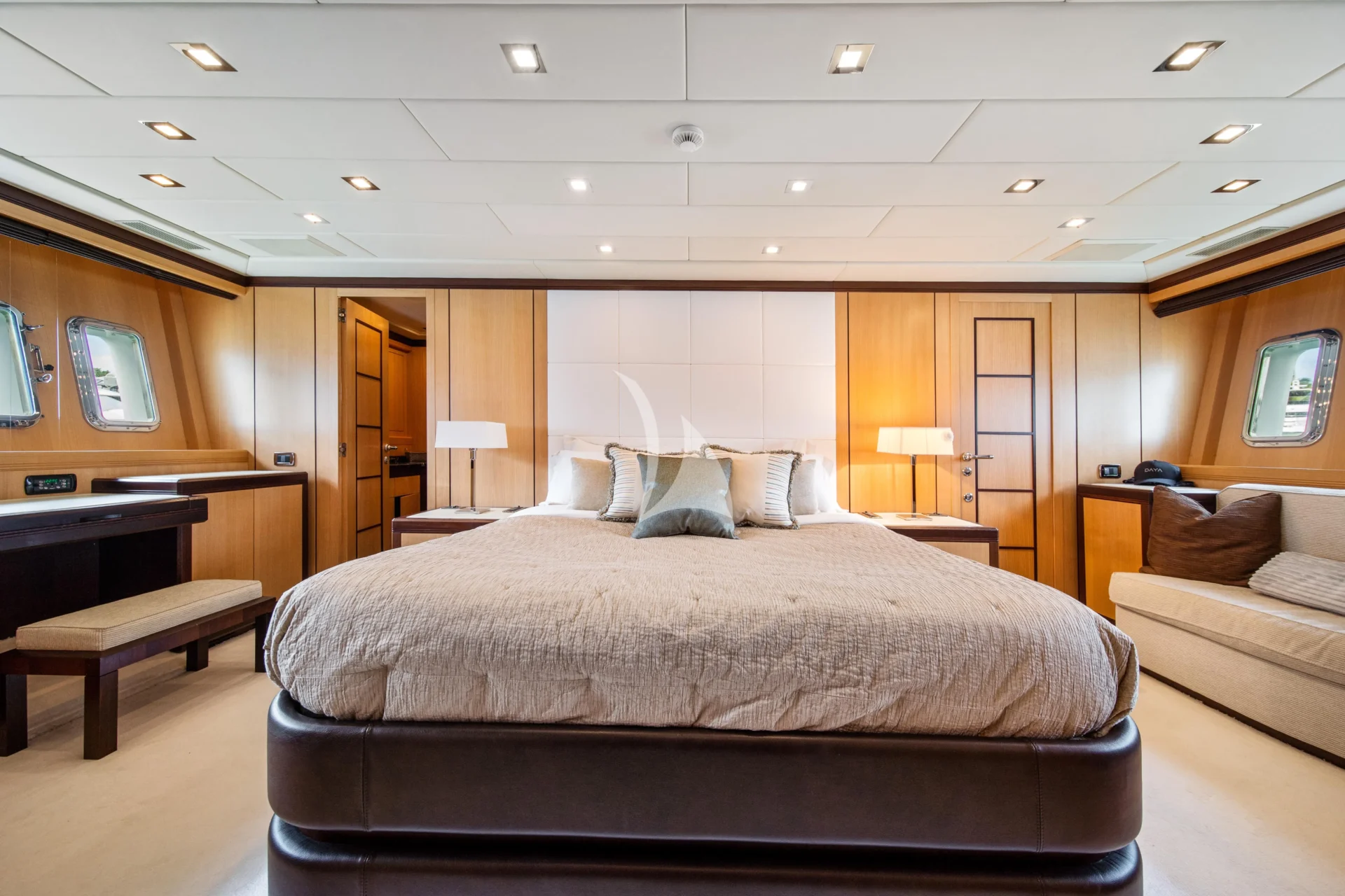 DAYA Charter Yacht