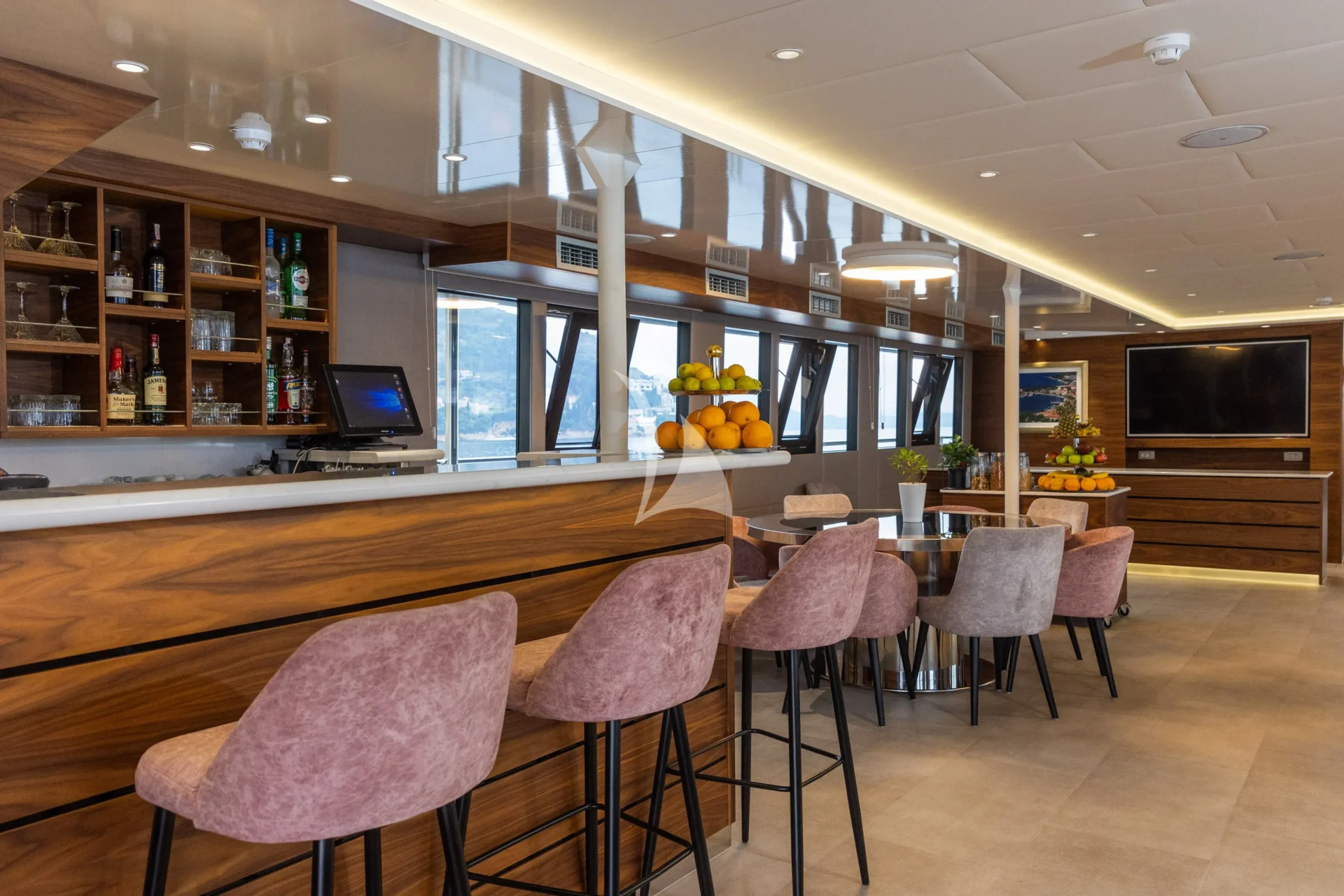 LADY ELEGANZA Charter Yacht
