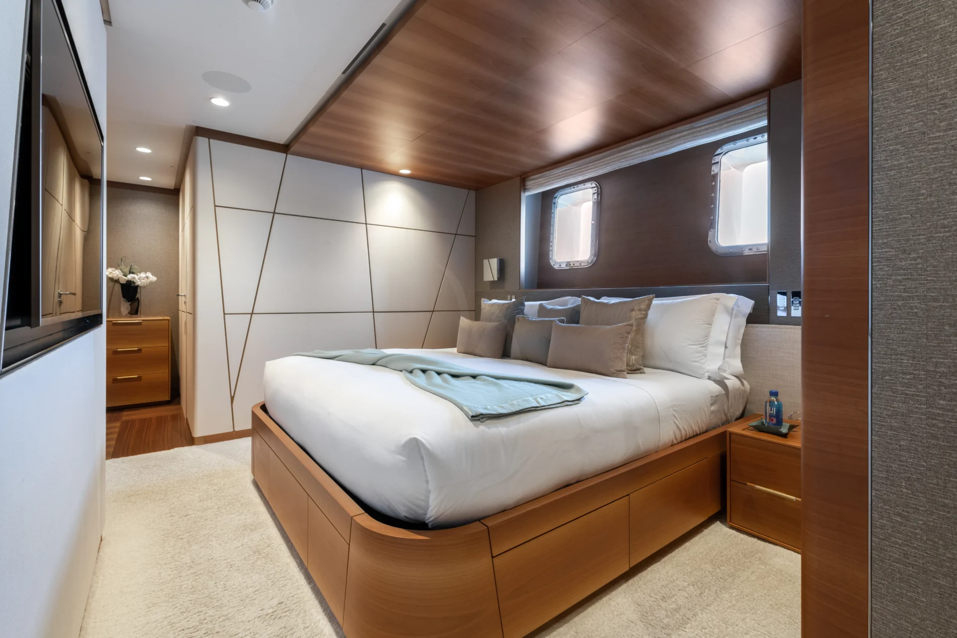 MY MAYVA Charter Yacht