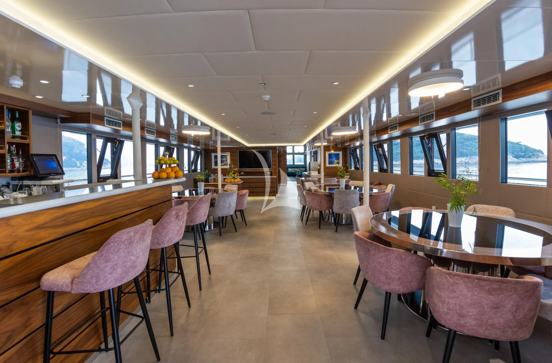 LADY ELEGANZA Charter Yacht