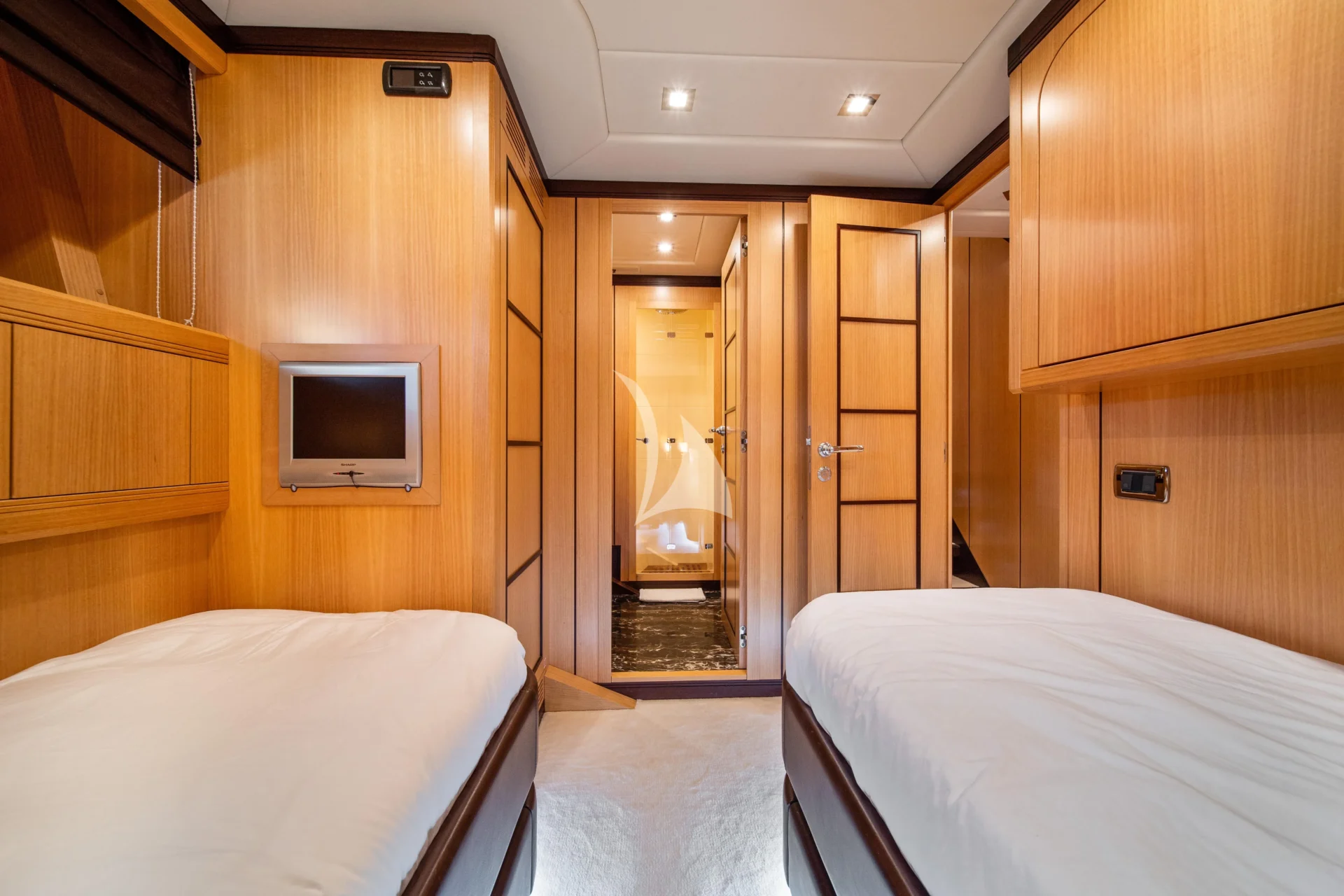 DAYA Charter Yacht