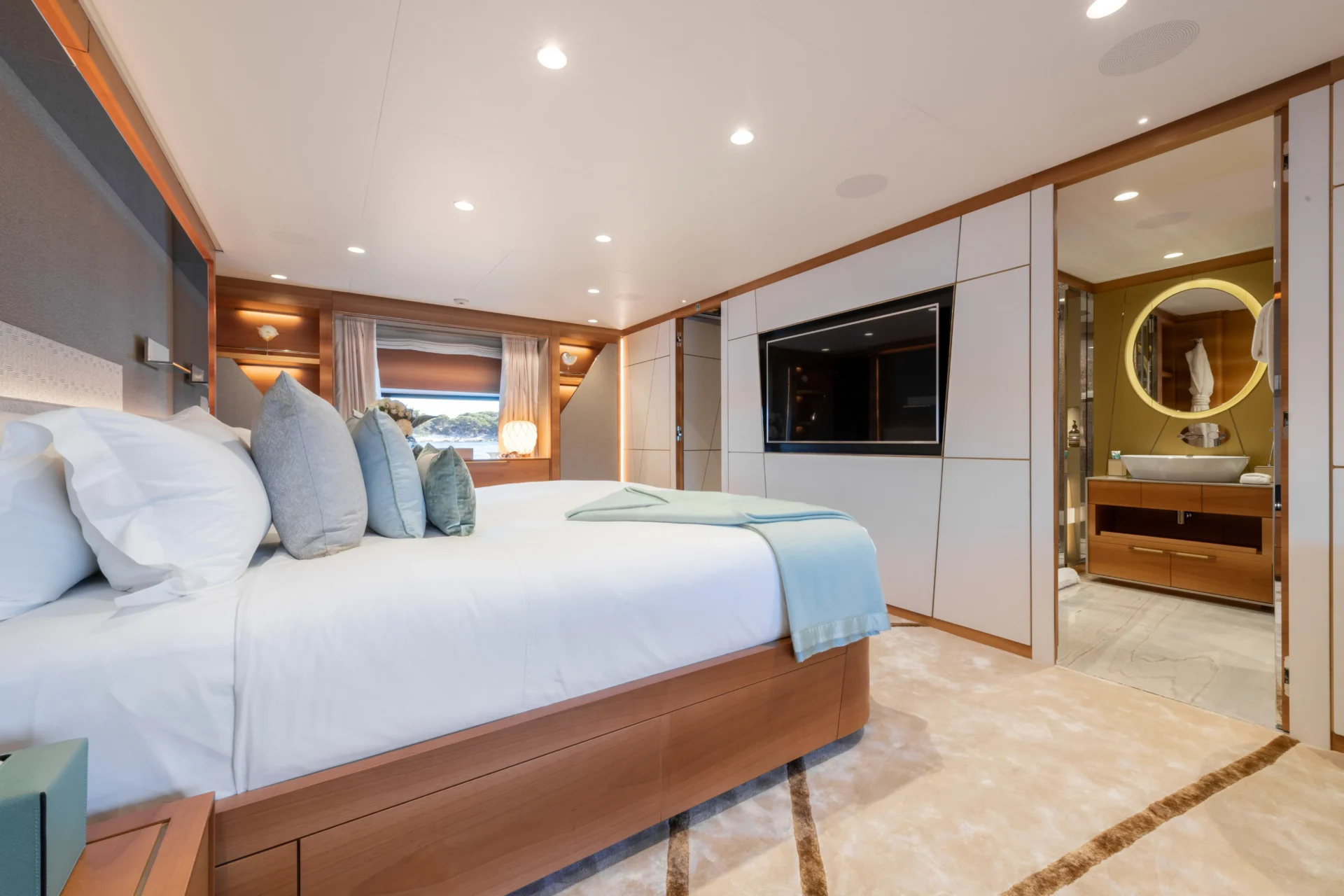 MY MAYVA Charter Yacht