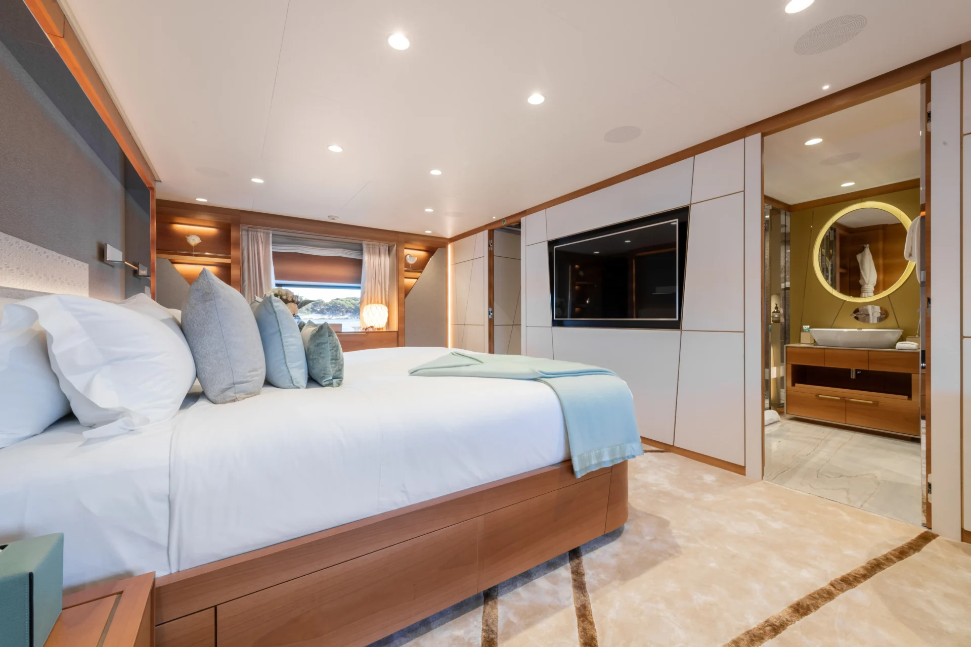 MY MAYVA Charter Yacht
