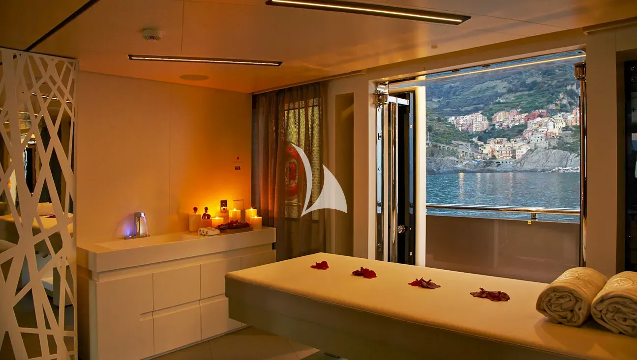 STELLA MARIS Charter Yacht