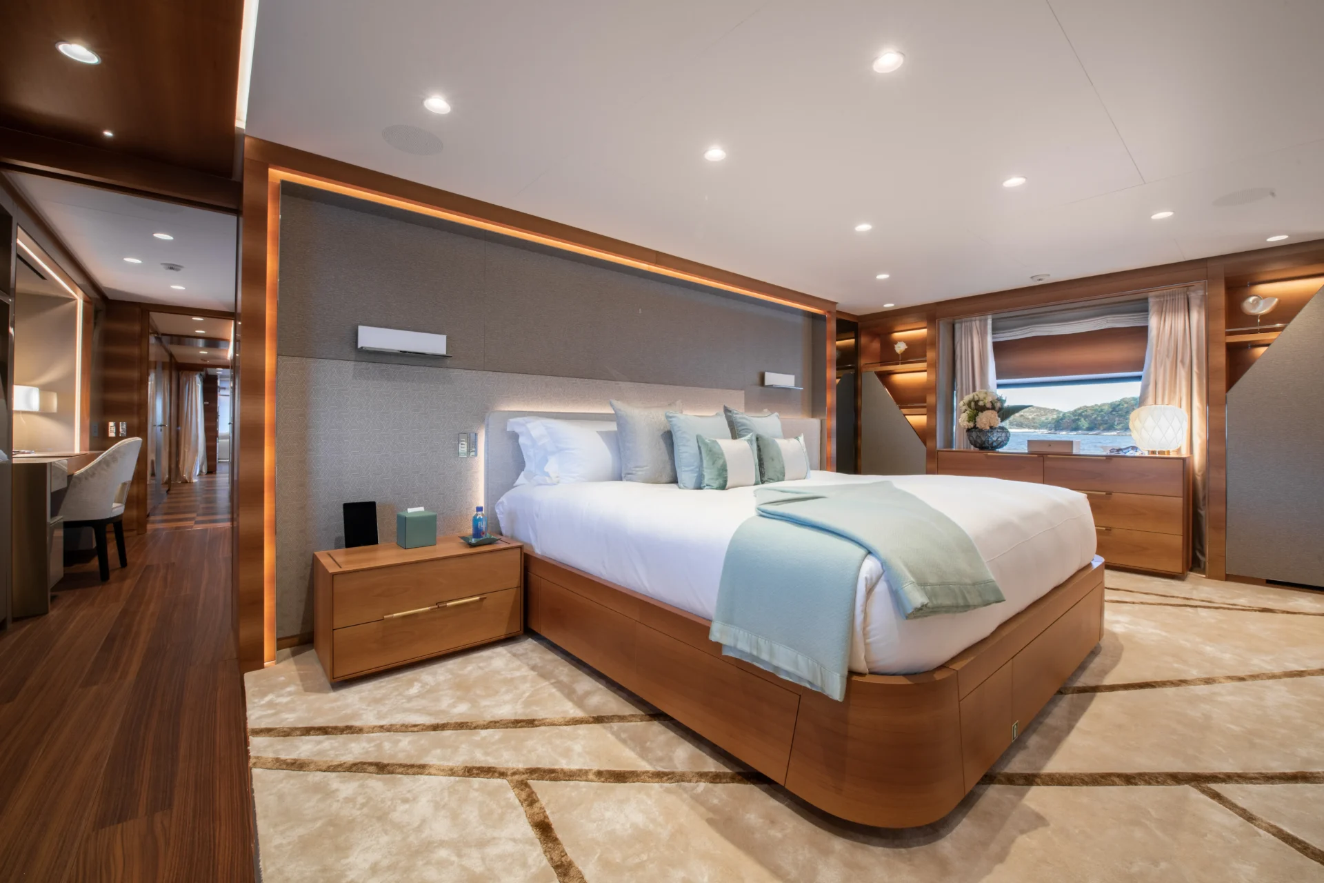 MY MAYVA Charter Yacht