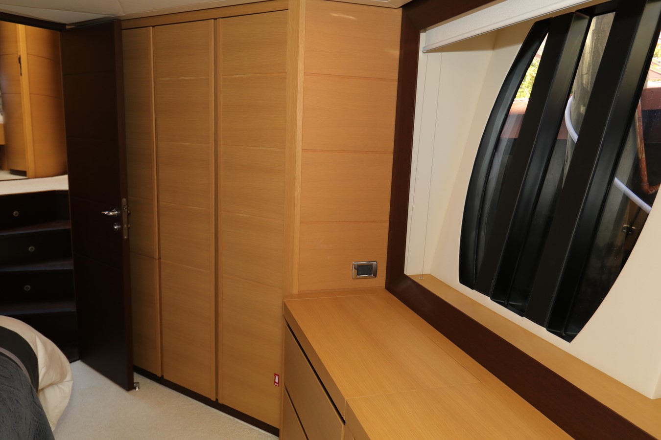 Pershing Motor Yacht VANTAGE For Sale