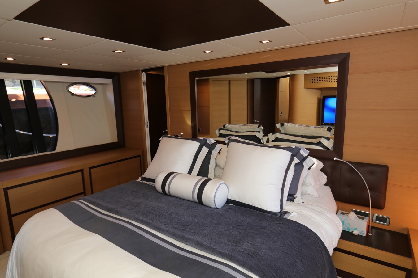 Pershing Motor Yacht VANTAGE For Sale