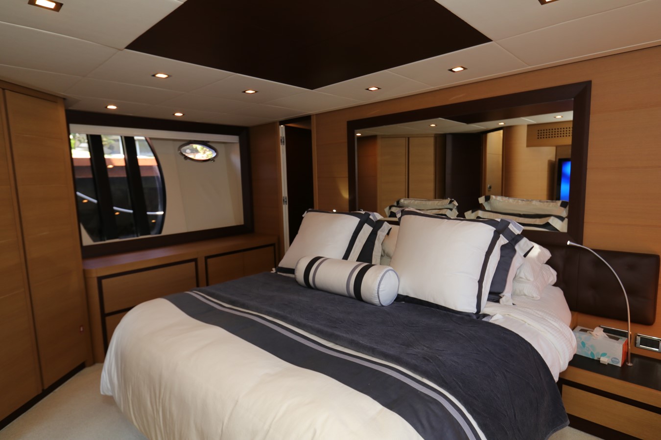 Pershing Motor Yacht VANTAGE For Sale