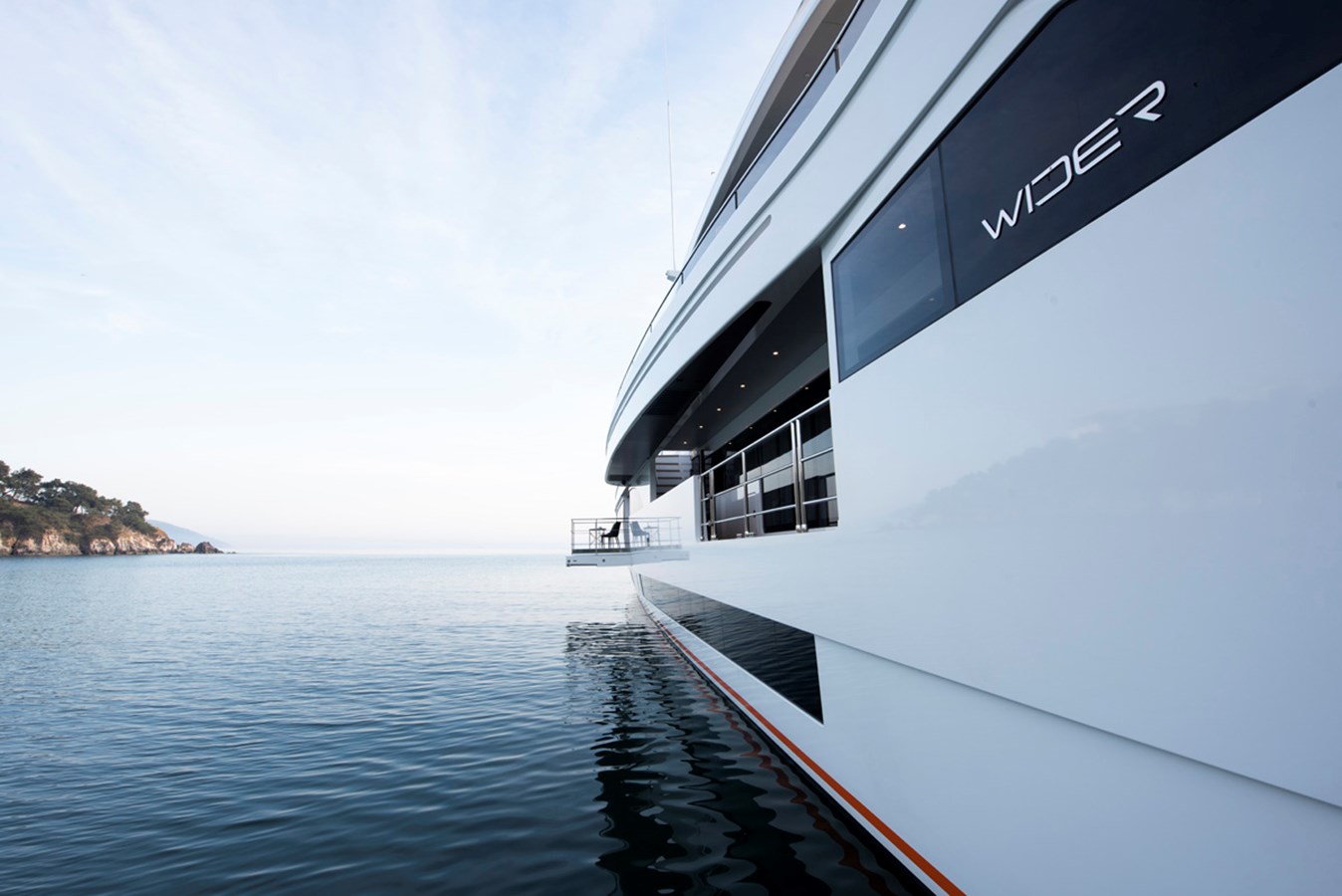 Wider Motor Yacht STERN For Sale