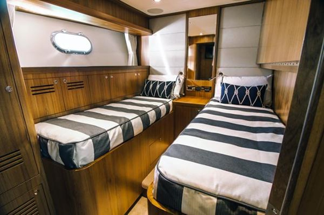 Johnson Motor Yacht JOHNSON 83' SKYLOUNGE W/HYDRAULIC PLATFORM     For Sale