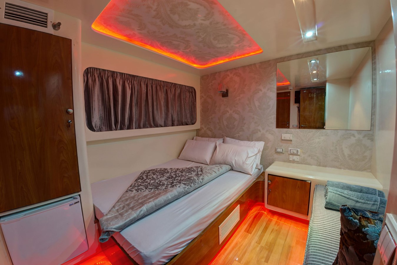 Custom Motor Yacht BETELGUESER For Sale