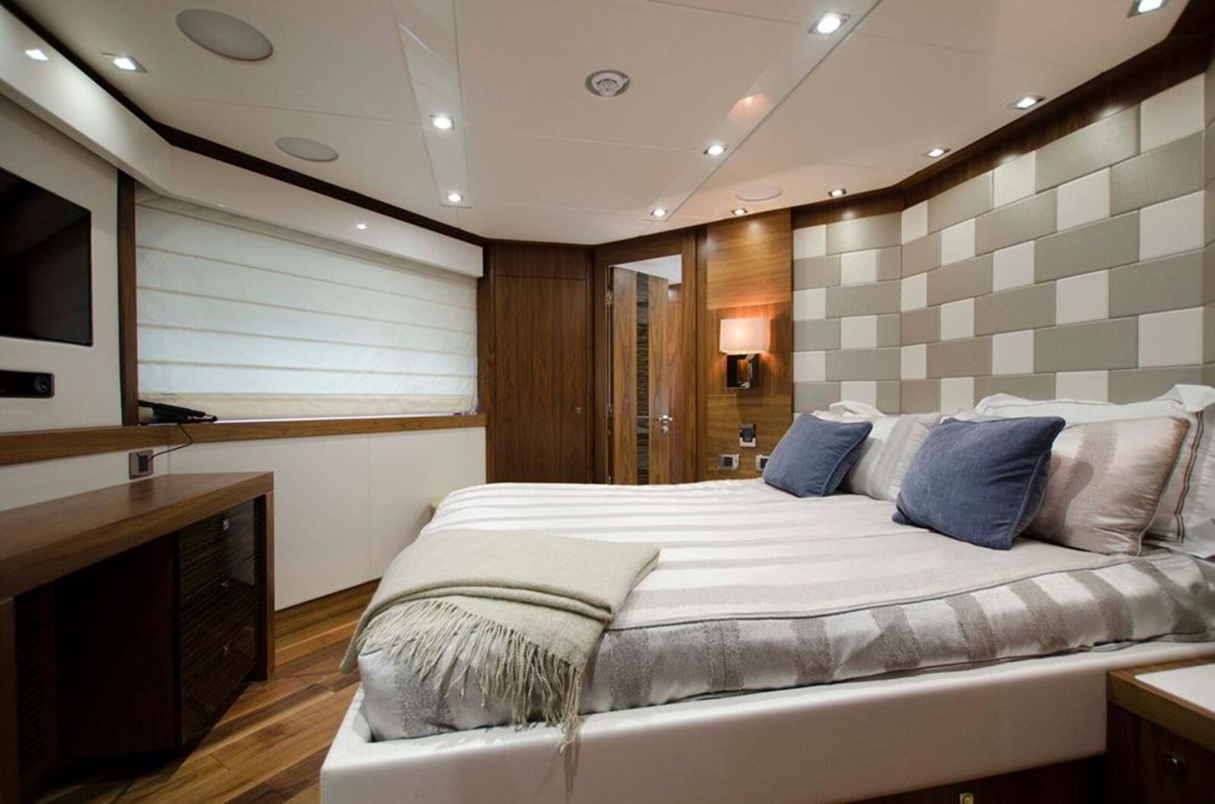 Sunseeker Motor Yacht Insignia For Sale