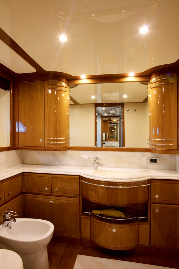 Ferretti Yachts Motor Yacht LADY VICTORIA For Sale